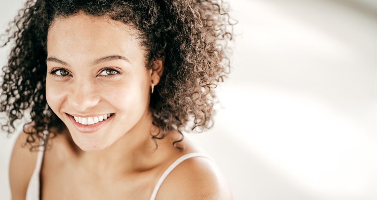 SEBOCLEAR-MP-Retinol-alternative-Frau-1_957x508px.jpg